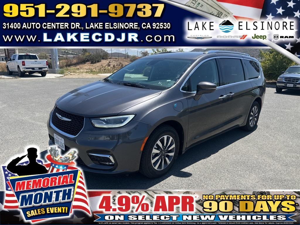 used 2021 Chrysler Pacifica Hybrid car, priced at $25,995