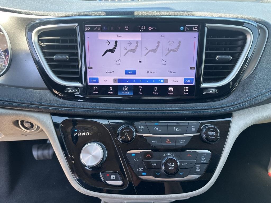 used 2021 Chrysler Pacifica Hybrid car, priced at $25,995