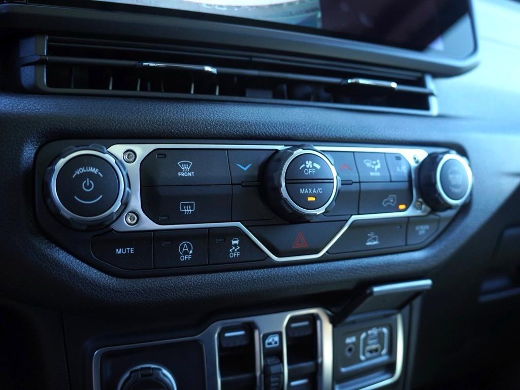 new 2025 Jeep Wrangler car, priced at $36,716
