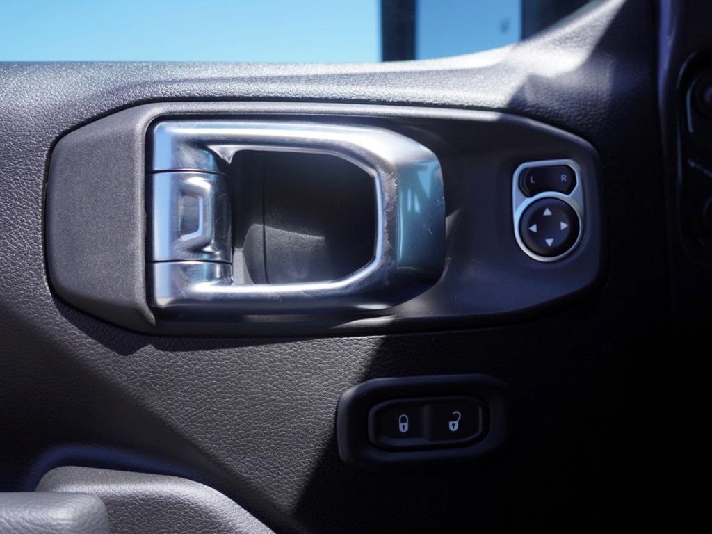 new 2025 Jeep Wrangler car, priced at $36,716