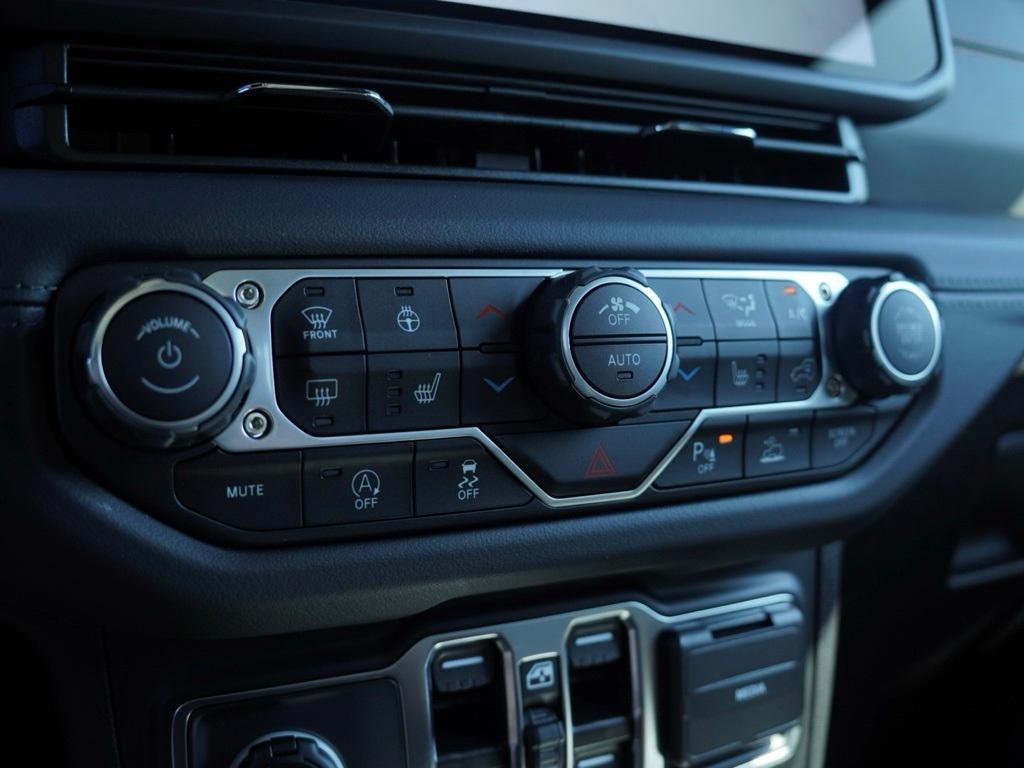 new 2025 Jeep Gladiator car, priced at $54,063