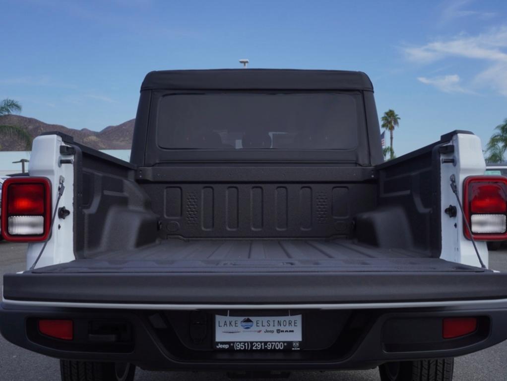 new 2025 Jeep Gladiator car, priced at $33,739