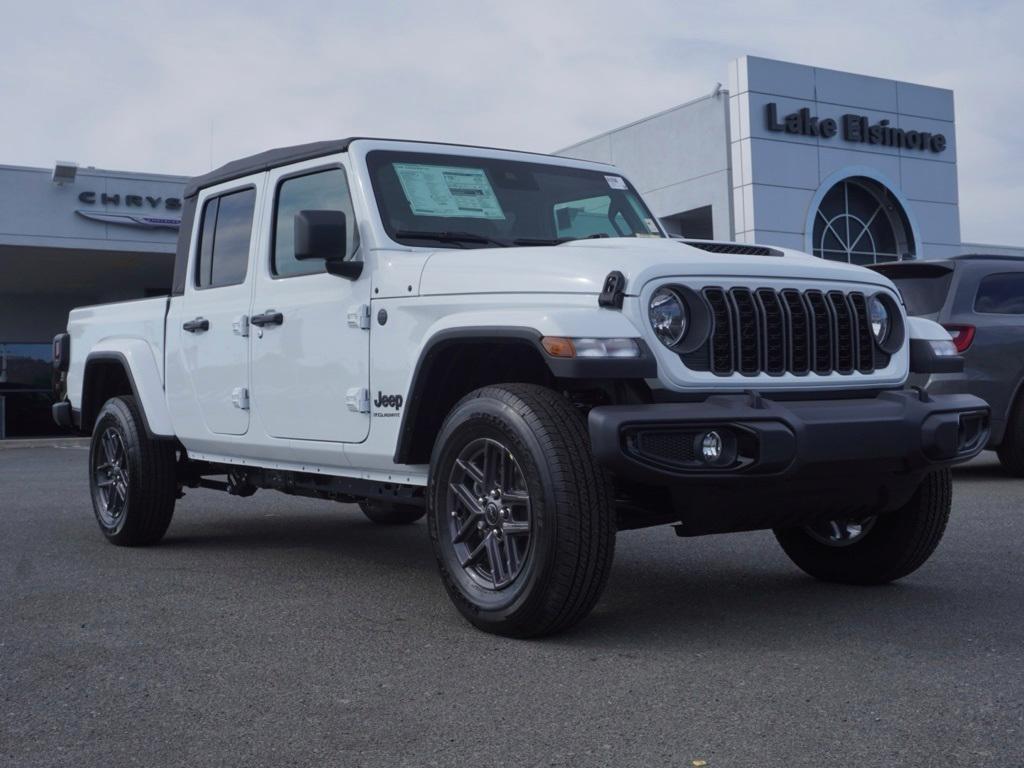 new 2025 Jeep Gladiator car, priced at $33,739