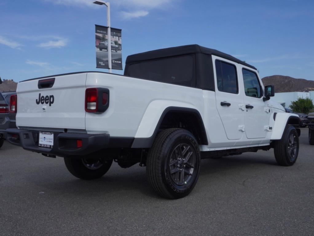 new 2025 Jeep Gladiator car, priced at $33,739