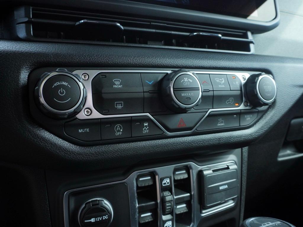 new 2025 Jeep Gladiator car, priced at $33,739