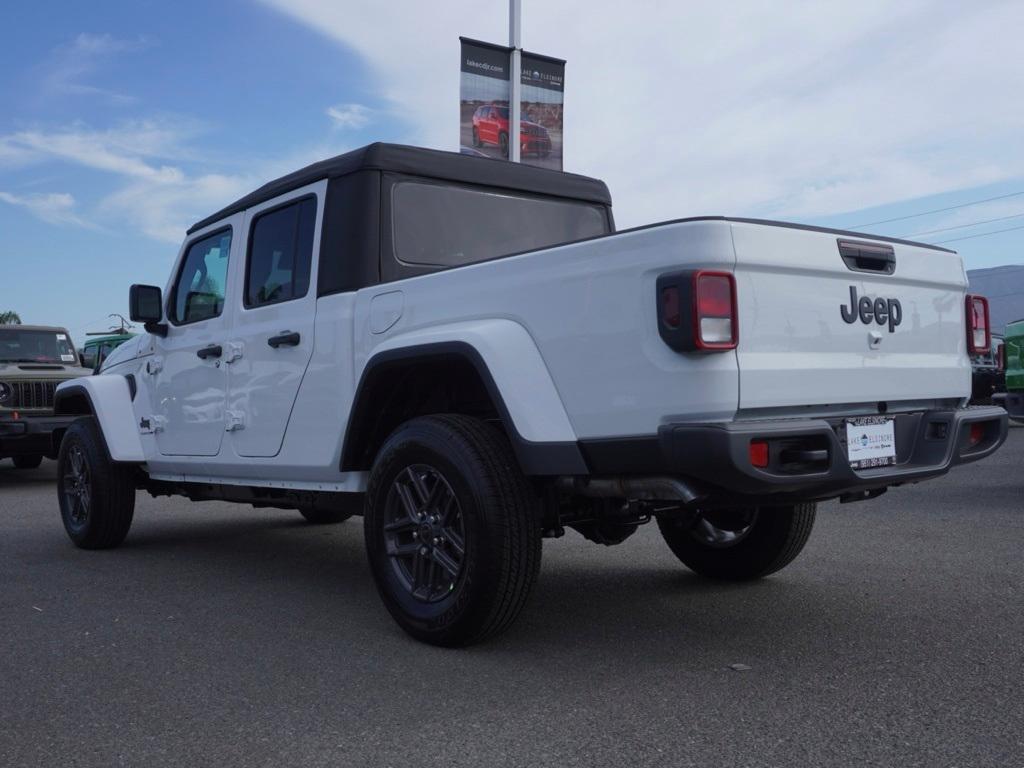 new 2025 Jeep Gladiator car, priced at $33,739