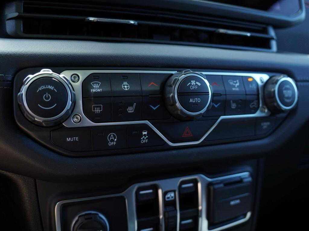 new 2025 Jeep Wrangler car, priced at $59,100
