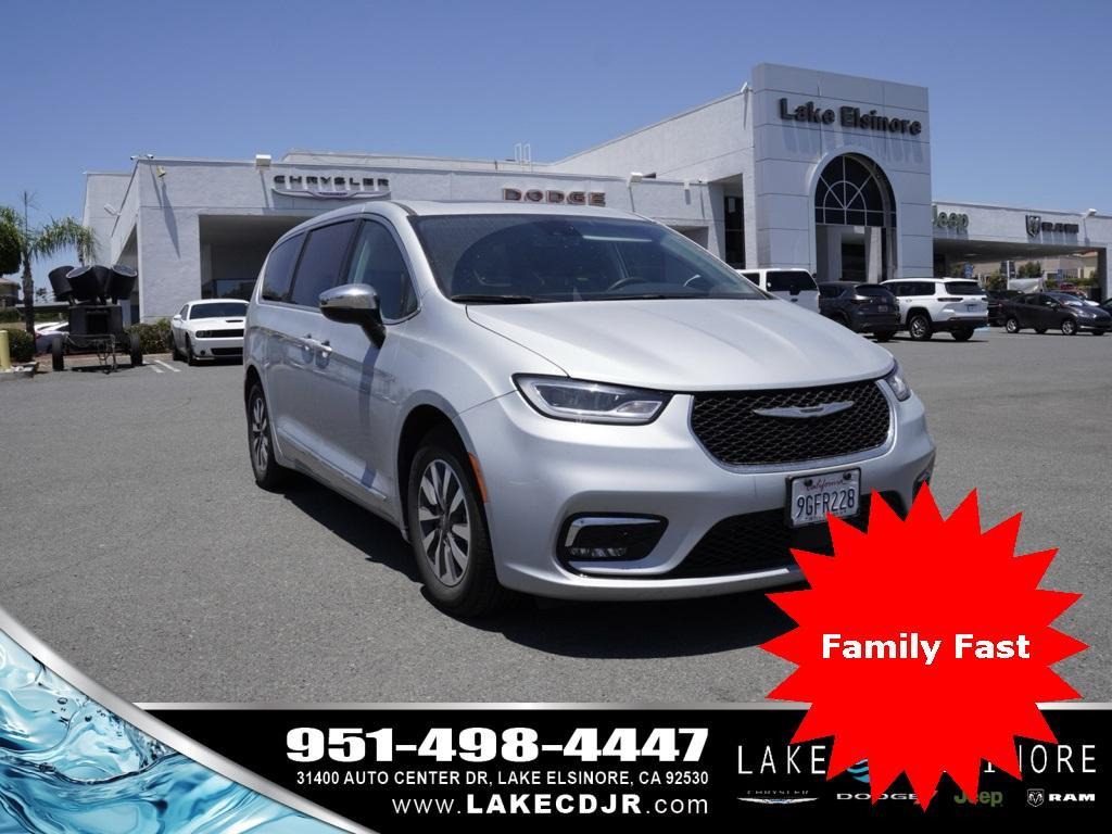 used 2023 Chrysler Pacifica Hybrid car, priced at $25,916