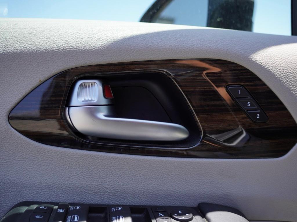 used 2023 Chrysler Pacifica Hybrid car, priced at $28,995