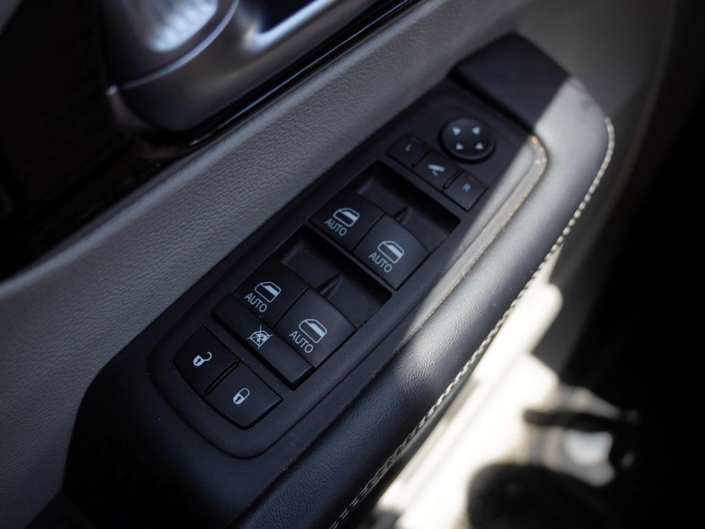 used 2023 Chrysler Pacifica Hybrid car, priced at $28,995