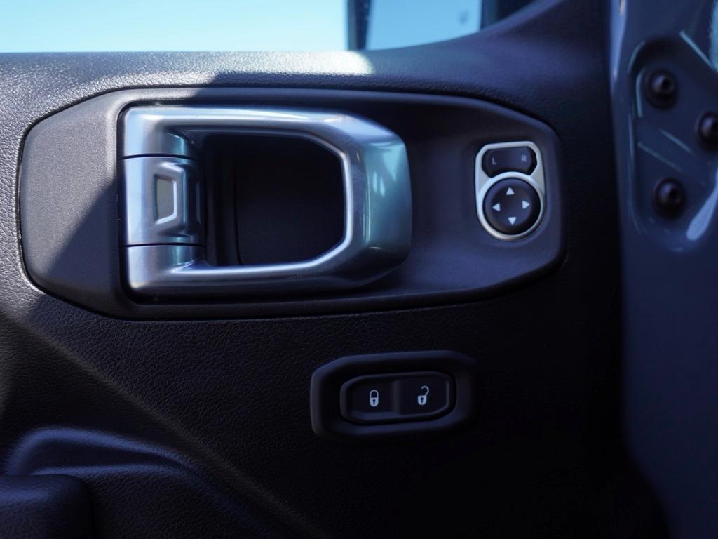 new 2025 Jeep Wrangler car, priced at $34,319