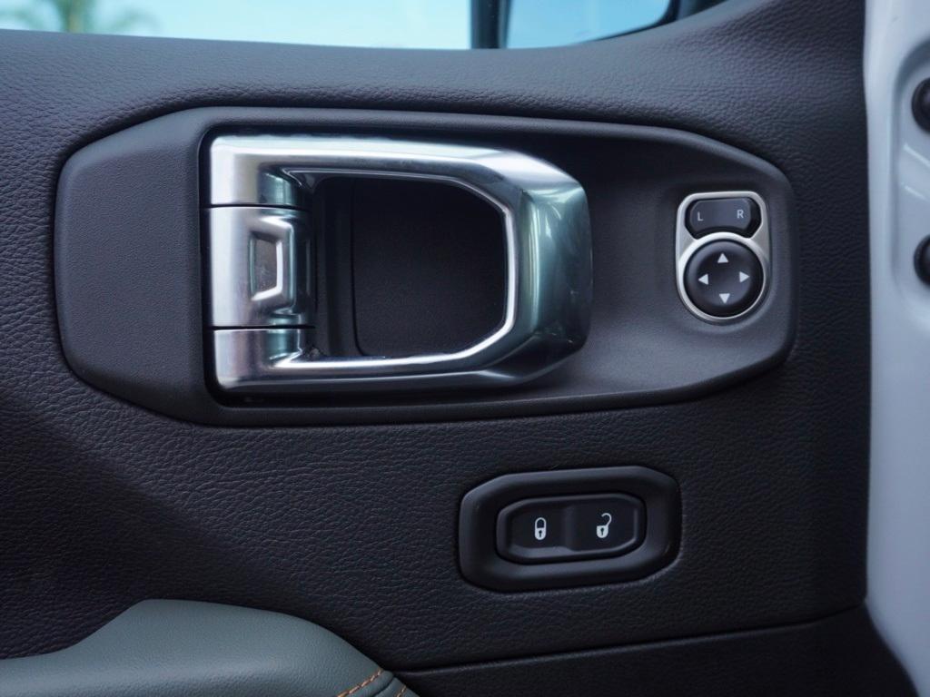 new 2025 Jeep Gladiator car, priced at $48,592