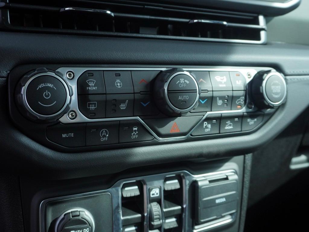 new 2025 Jeep Gladiator car, priced at $48,592