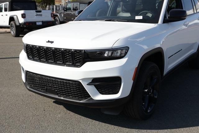 new 2025 Jeep Grand Cherokee car, priced at $38,329