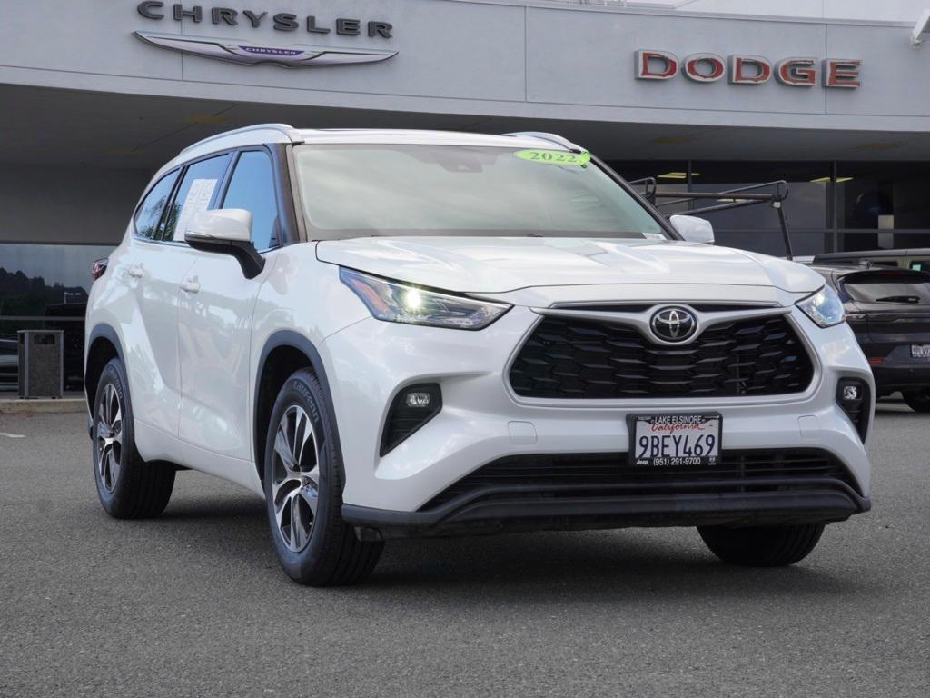 used 2022 Toyota Highlander car, priced at $34,227
