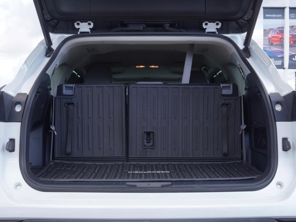 used 2022 Toyota Highlander car, priced at $34,227