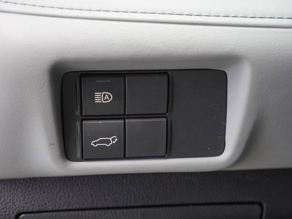 used 2022 Toyota Highlander car, priced at $34,227