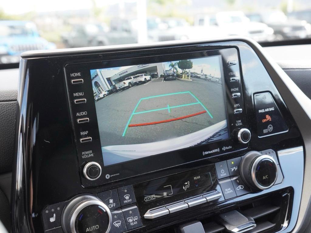 used 2022 Toyota Highlander car, priced at $34,227