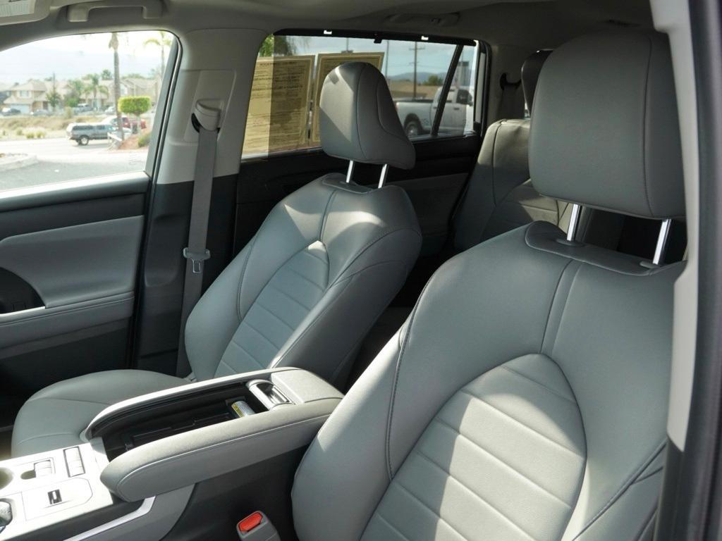 used 2022 Toyota Highlander car, priced at $34,227