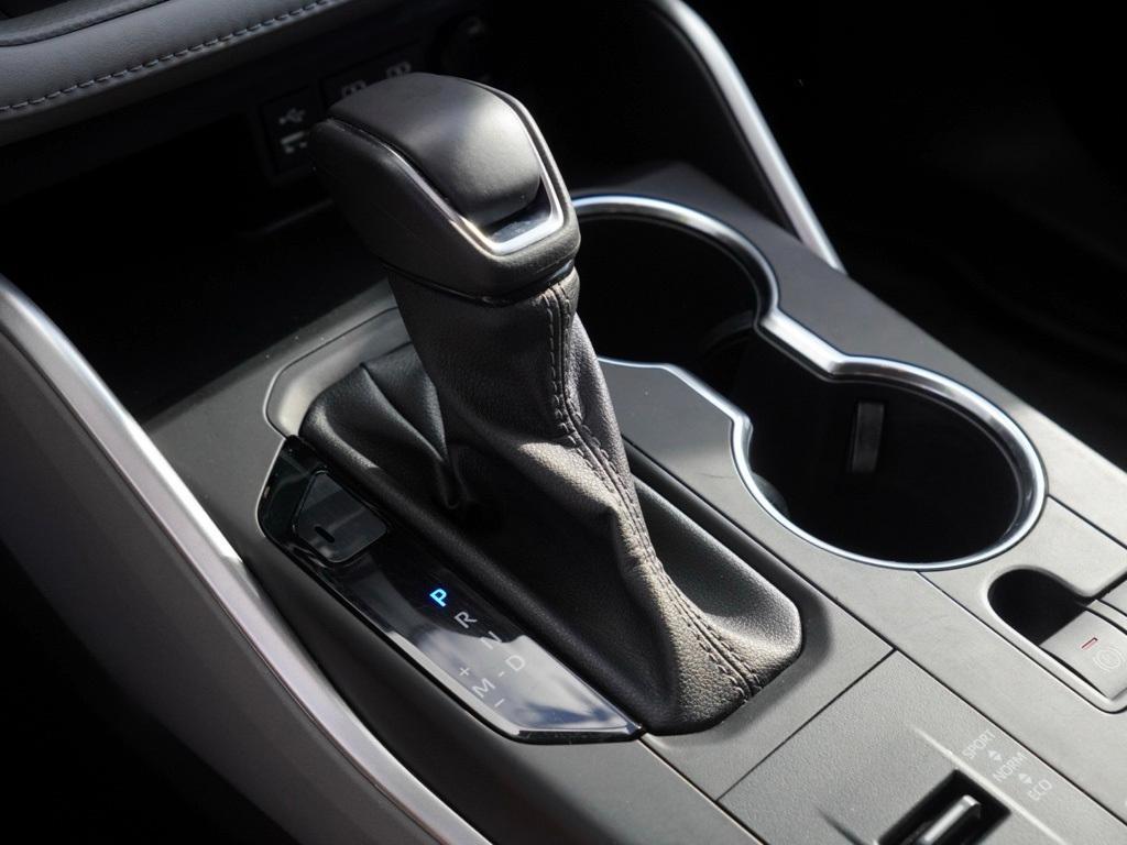 used 2022 Toyota Highlander car, priced at $34,227