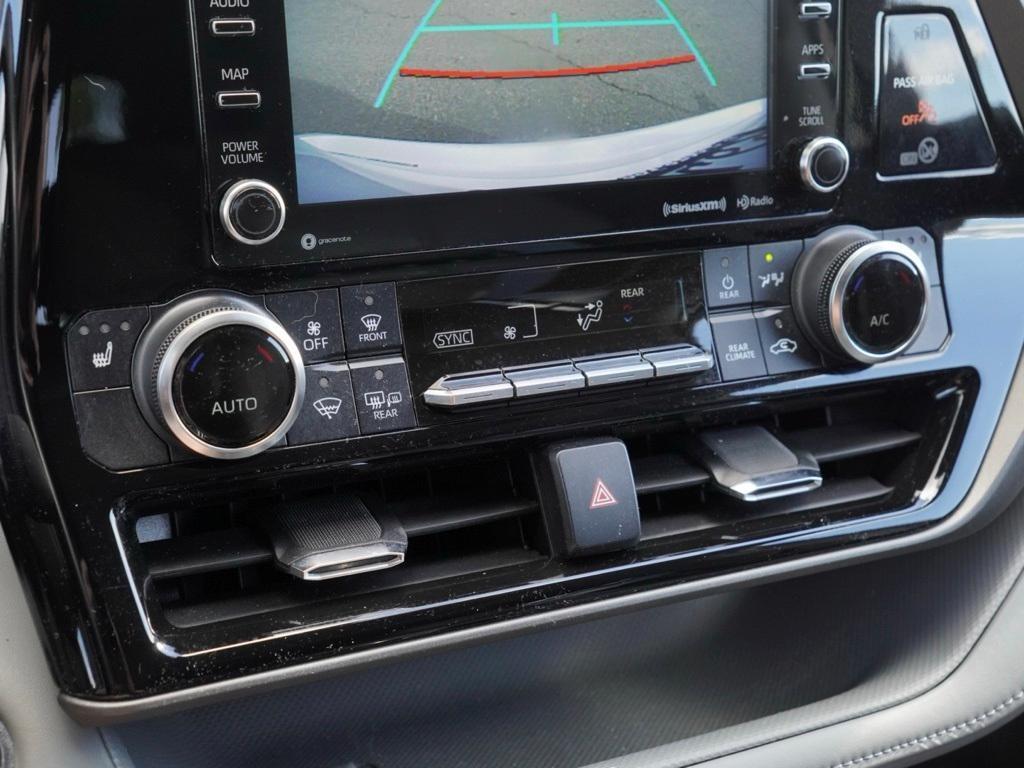 used 2022 Toyota Highlander car, priced at $34,227