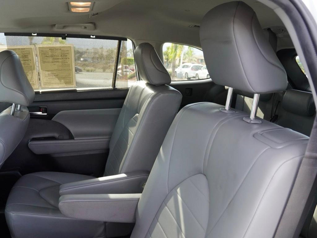 used 2022 Toyota Highlander car, priced at $34,227