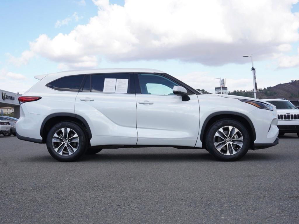 used 2022 Toyota Highlander car, priced at $34,227