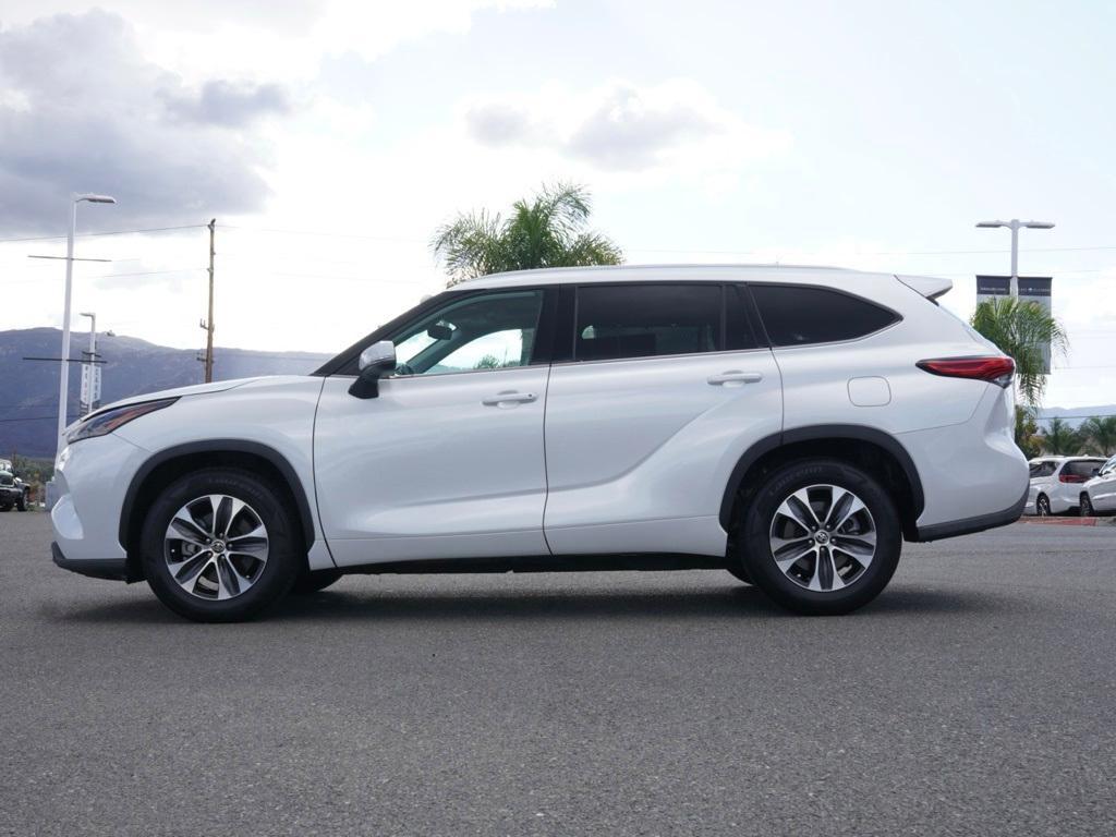 used 2022 Toyota Highlander car, priced at $34,227