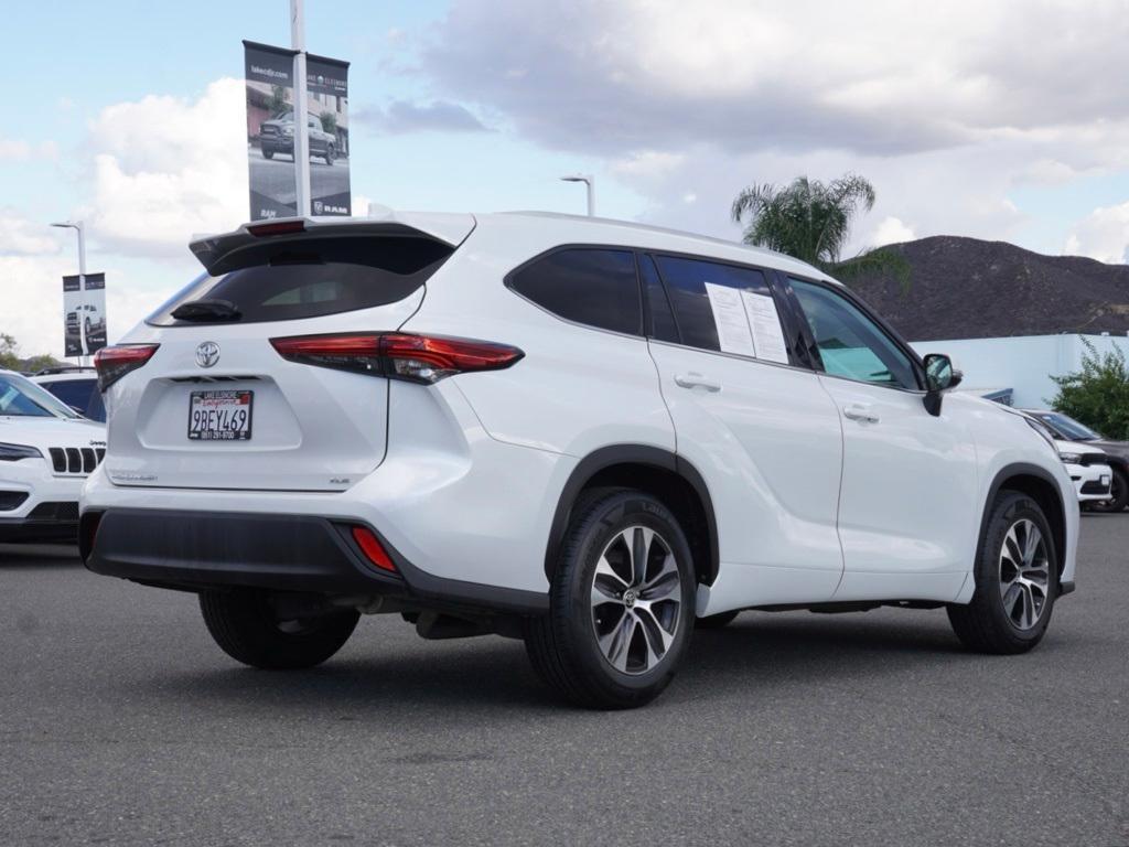 used 2022 Toyota Highlander car, priced at $34,227