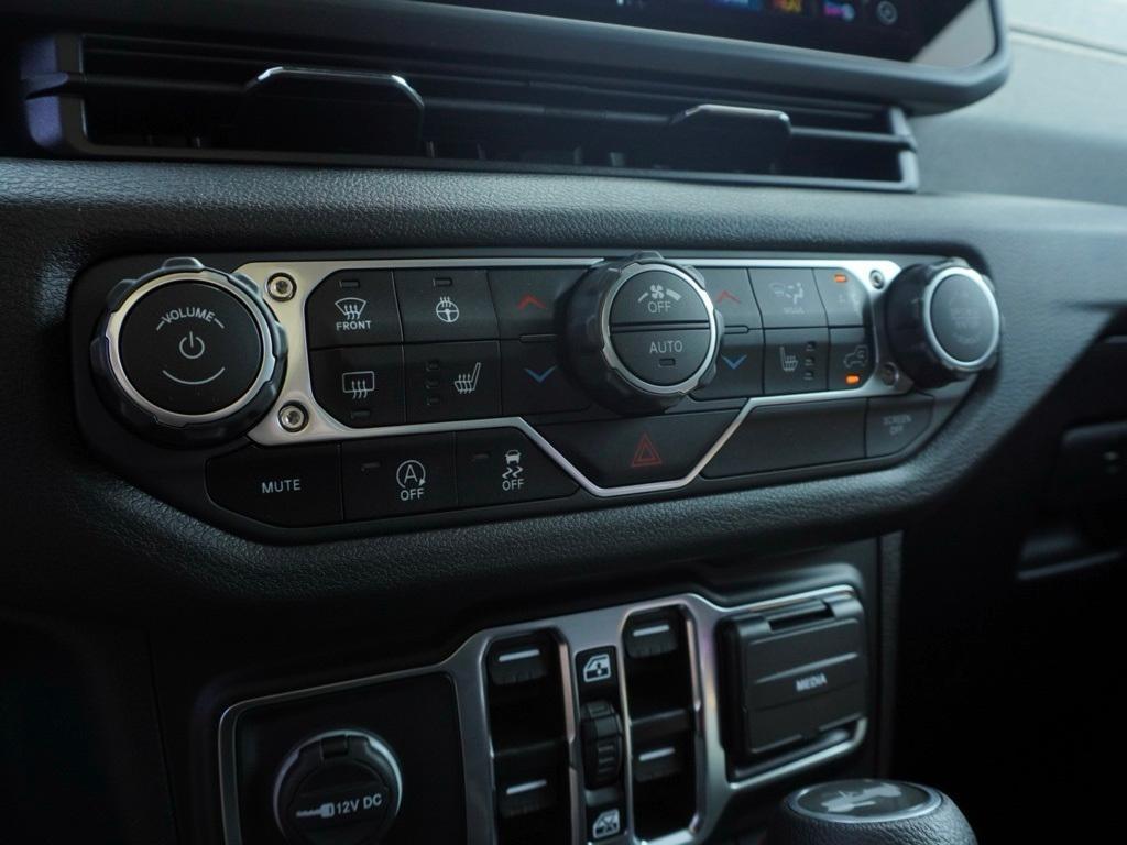 new 2025 Jeep Wrangler car, priced at $44,331