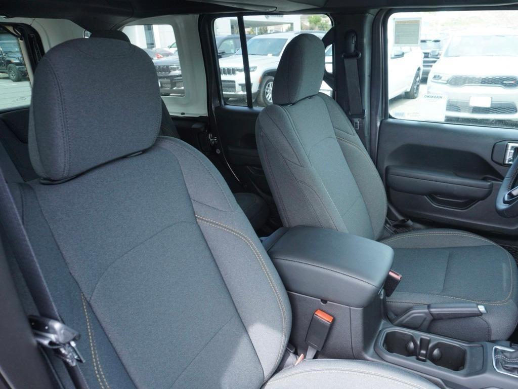 new 2025 Jeep Wrangler car, priced at $44,331