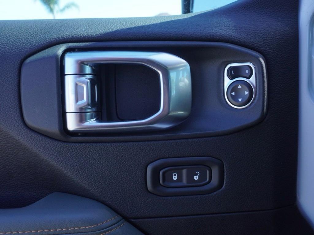 new 2025 Jeep Gladiator car, priced at $47,807