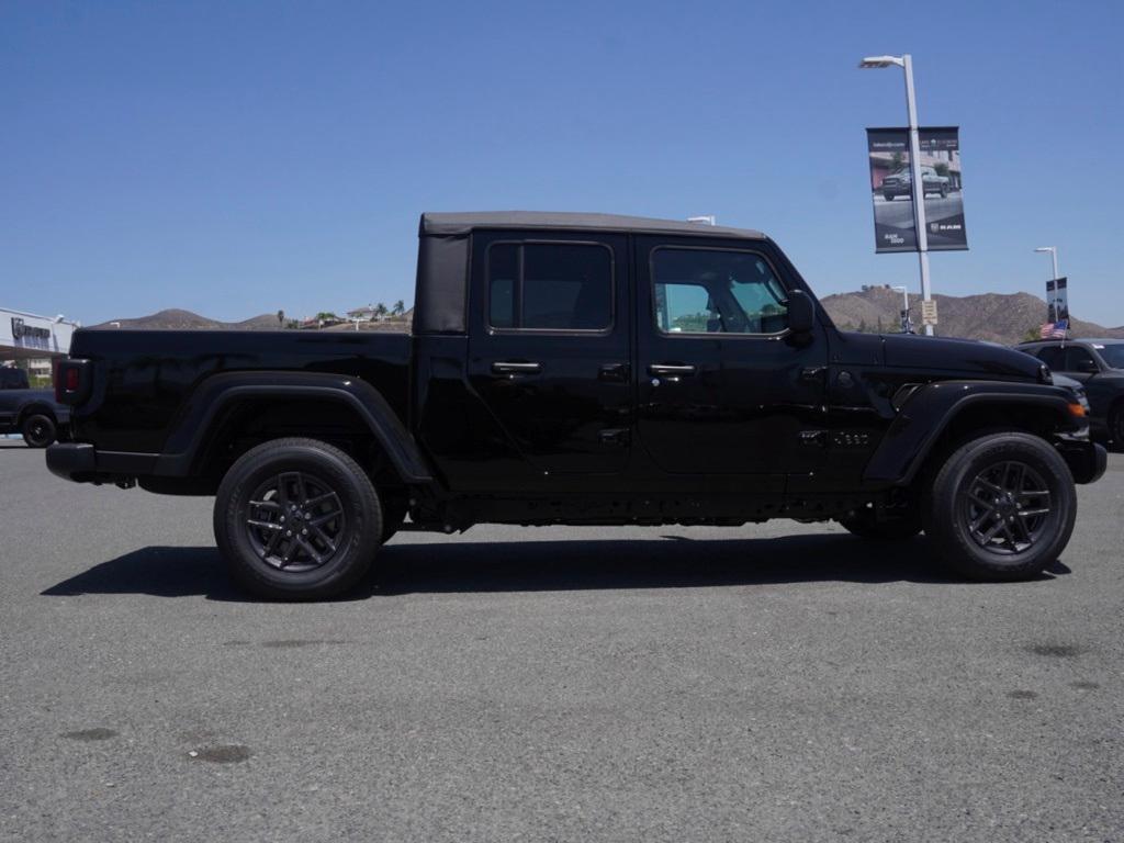 new 2025 Jeep Gladiator car, priced at $35,622