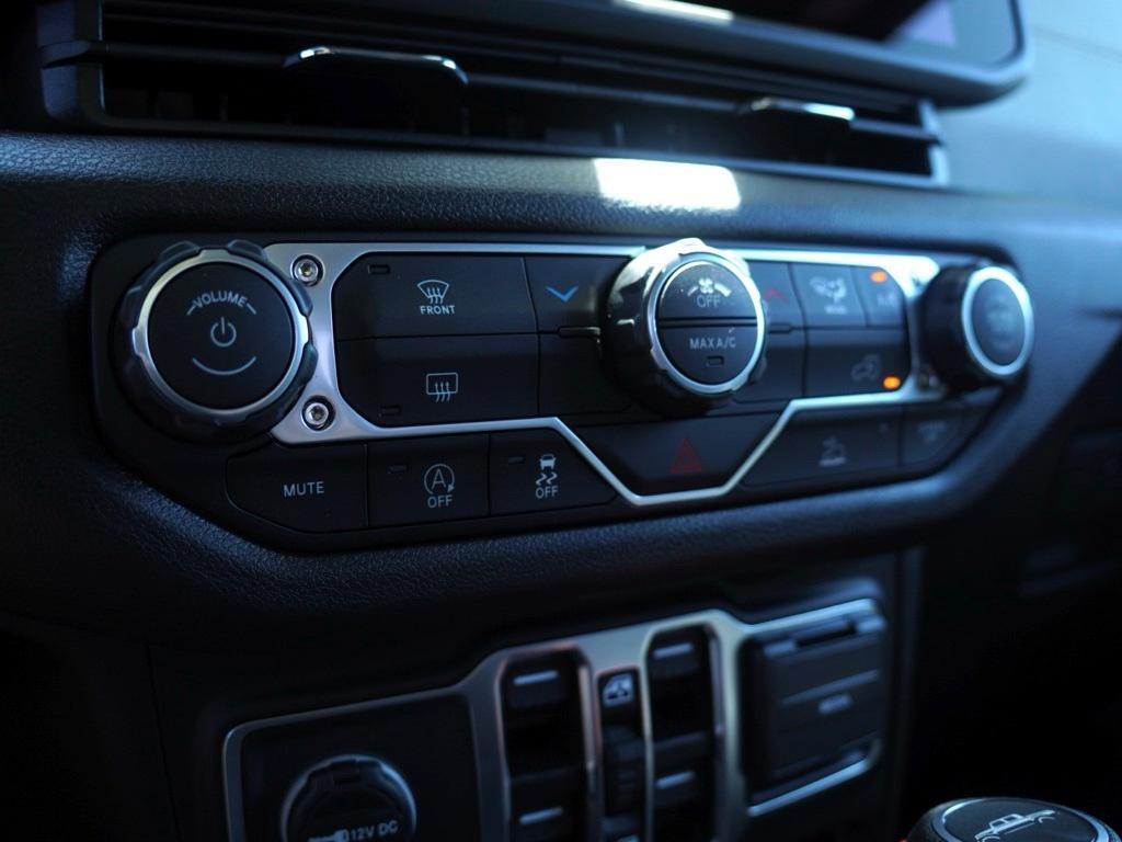 new 2025 Jeep Gladiator car, priced at $35,622