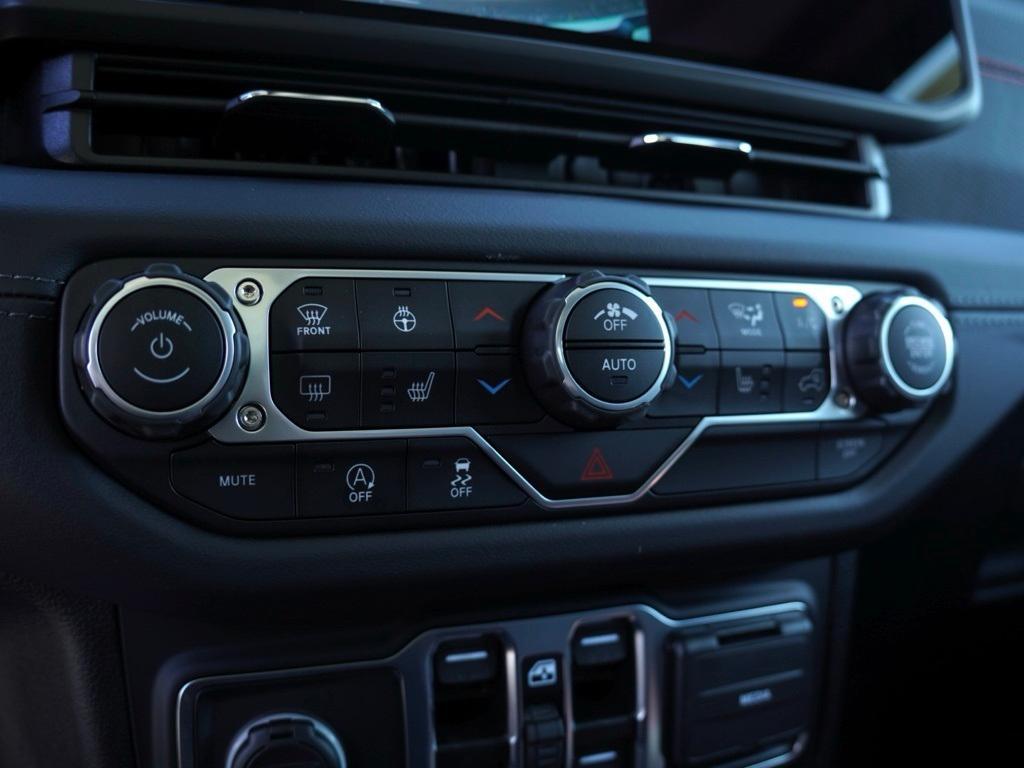 new 2025 Jeep Wrangler car, priced at $59,100