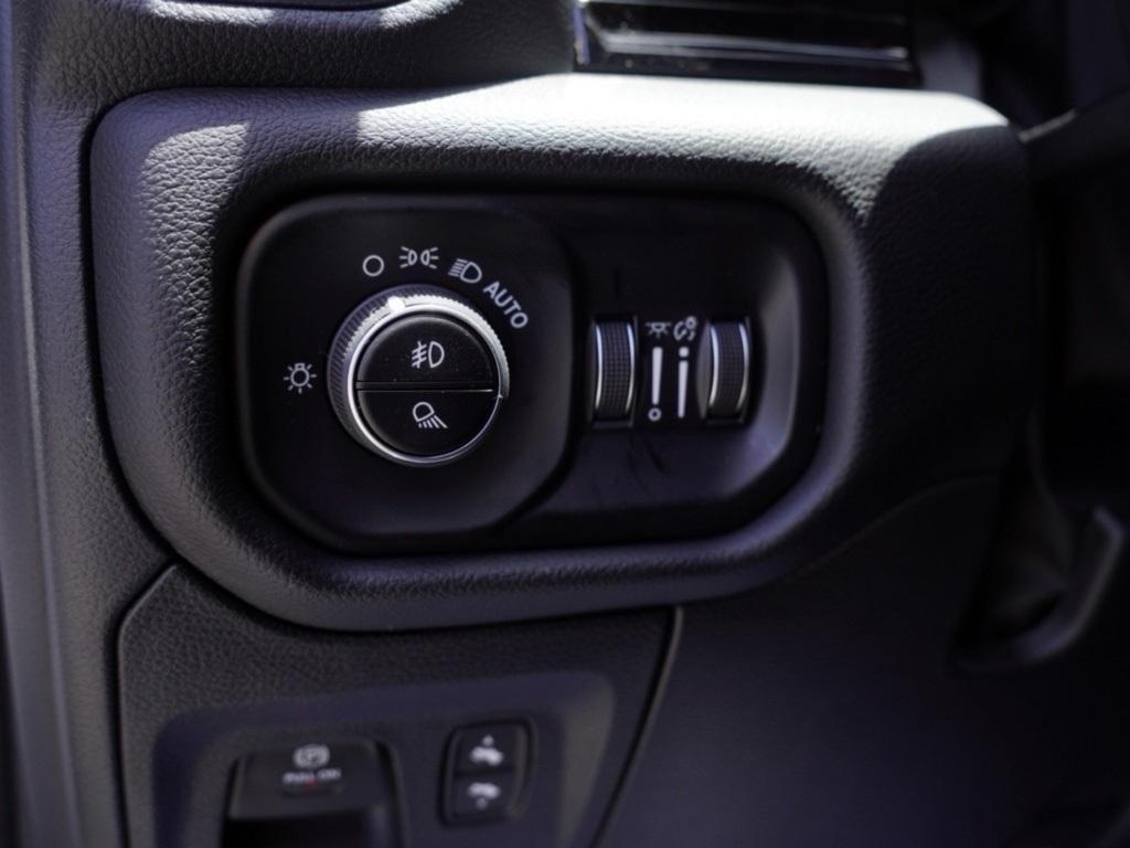 new 2025 Ram 1500 car, priced at $61,659