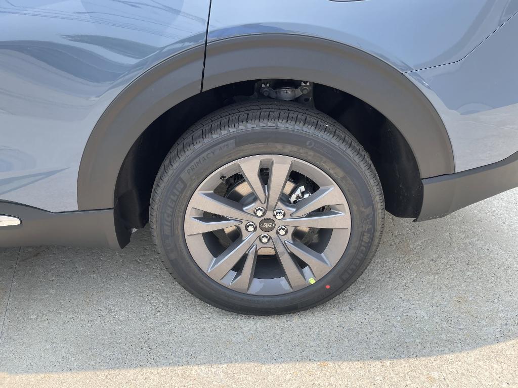 new 2025 Ford Explorer car, priced at $45,935