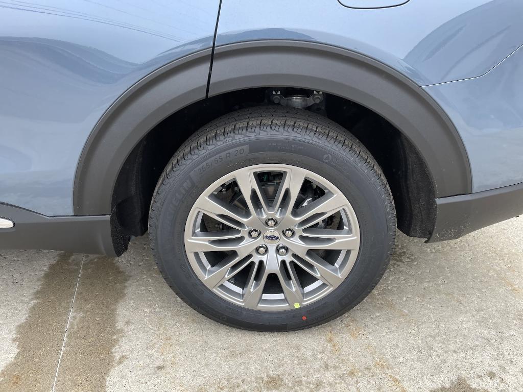 new 2025 Ford Explorer car, priced at $46,282