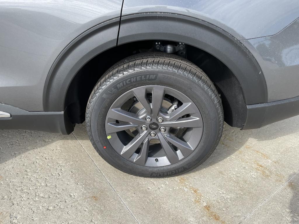 new 2025 Ford Explorer car, priced at $45,838
