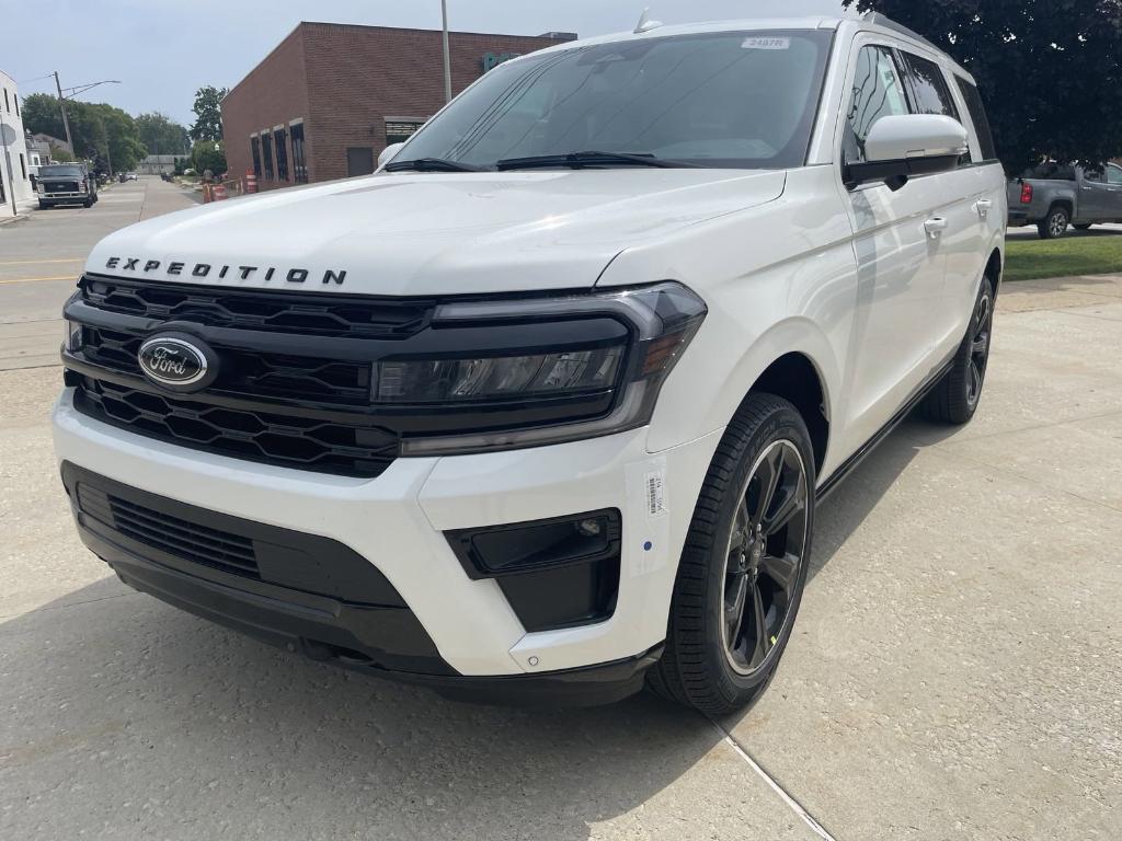 new 2024 Ford Expedition car, priced at $75,051