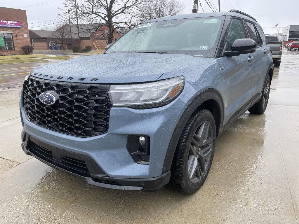 new 2025 Ford Explorer car, priced at $49,938