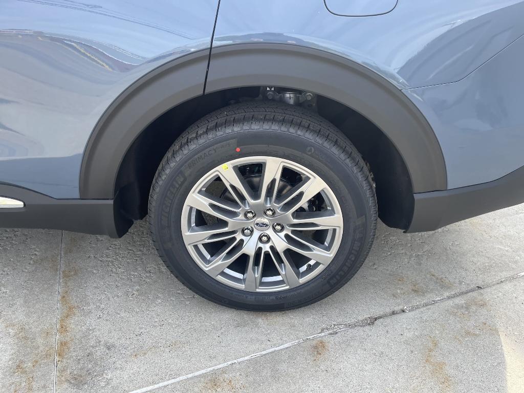 new 2025 Ford Explorer car, priced at $45,895