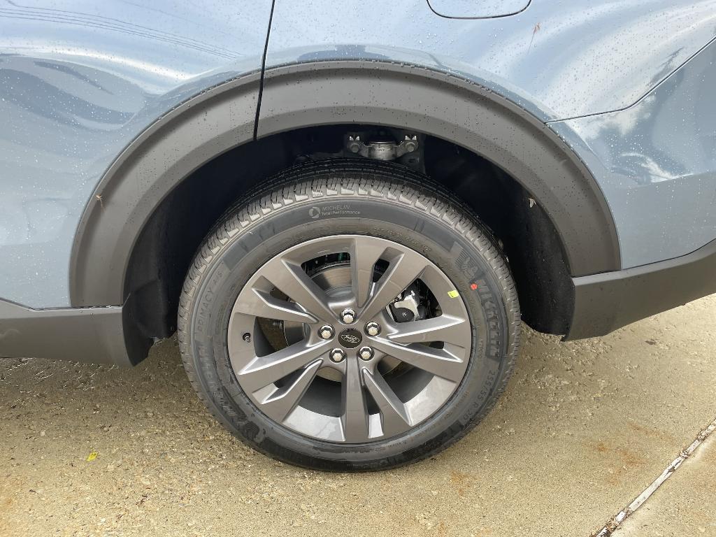 new 2025 Ford Explorer car, priced at $45,576
