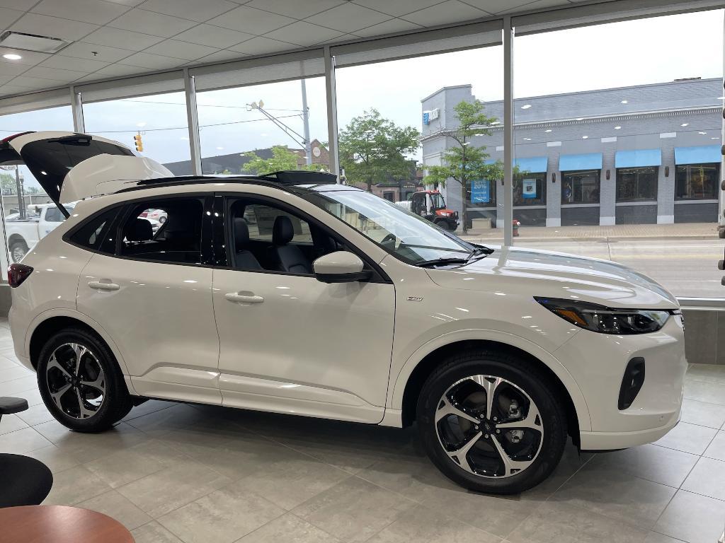 new 2025 Ford Escape car, priced at $40,151