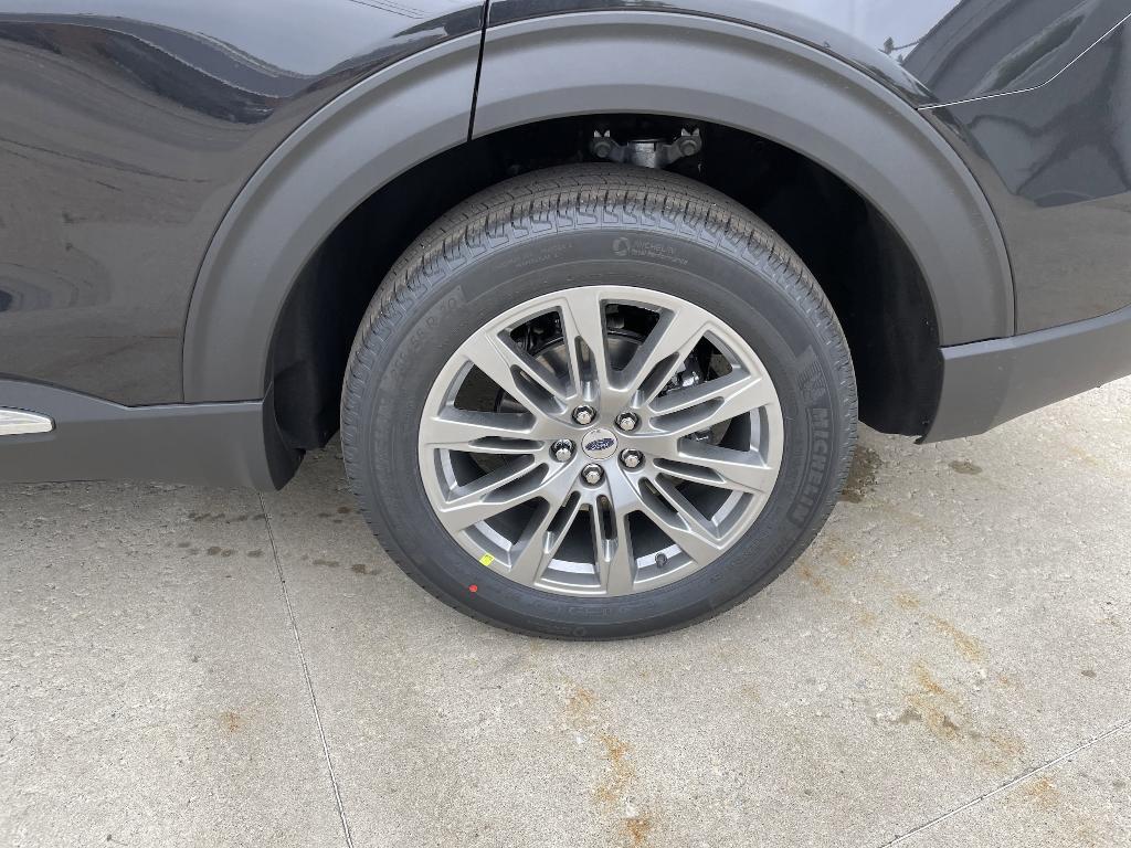 new 2025 Ford Explorer car, priced at $45,838