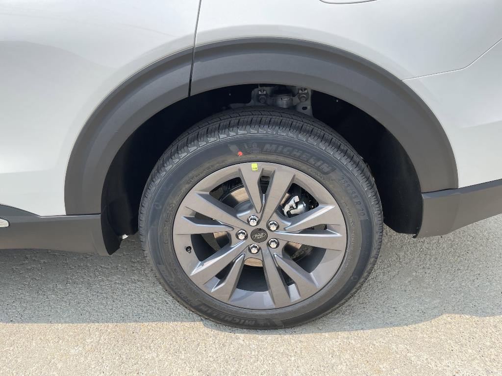 new 2025 Ford Explorer car, priced at $46,222