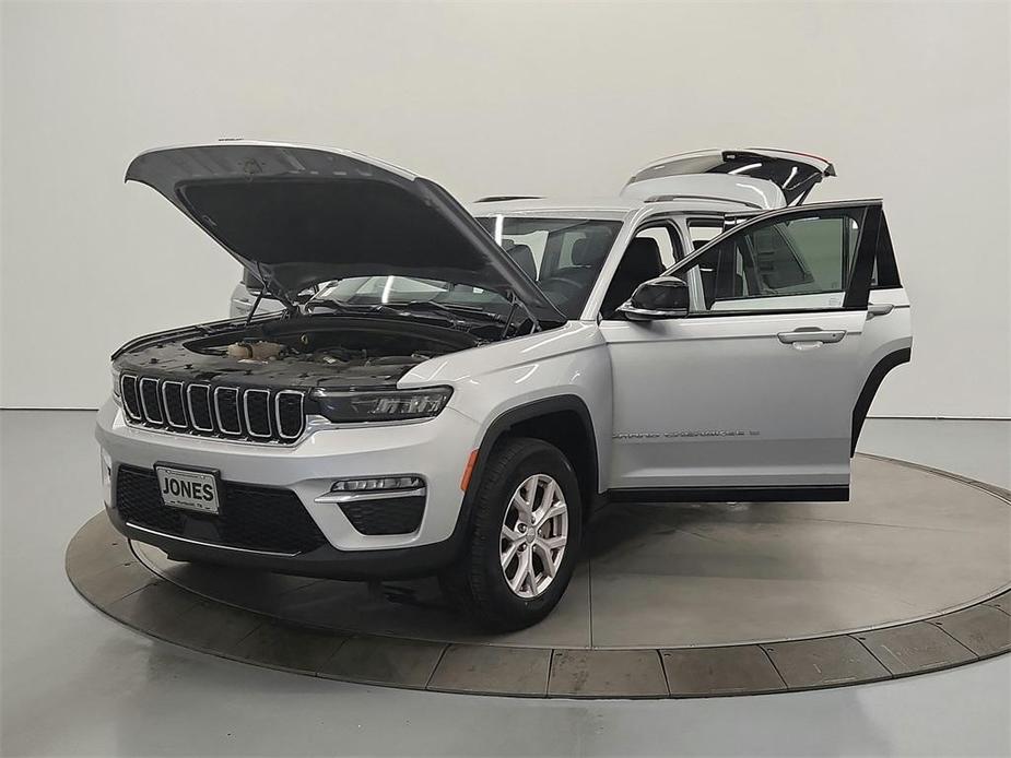 used 2022 Jeep Grand Cherokee car, priced at $30,987