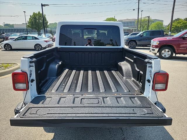 new 2025 Jeep Gladiator car, priced at $43,445