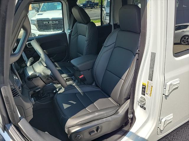 new 2025 Jeep Gladiator car, priced at $43,445