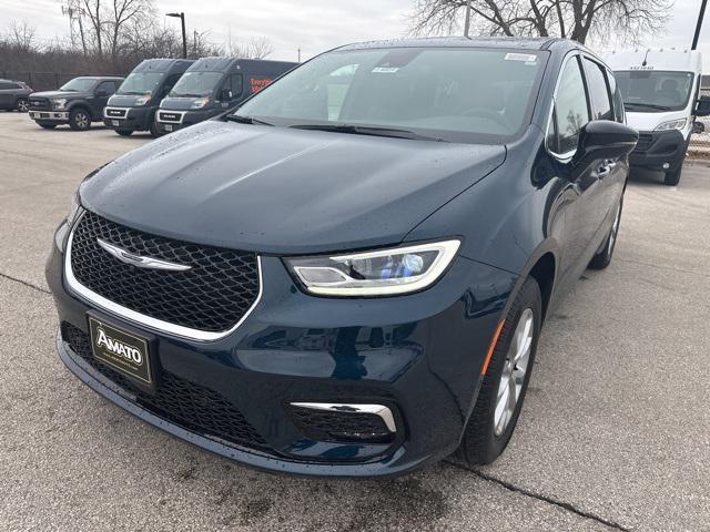 new 2025 Chrysler Pacifica car, priced at $42,774